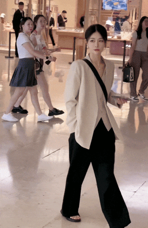 20240830_193600_452.gif
