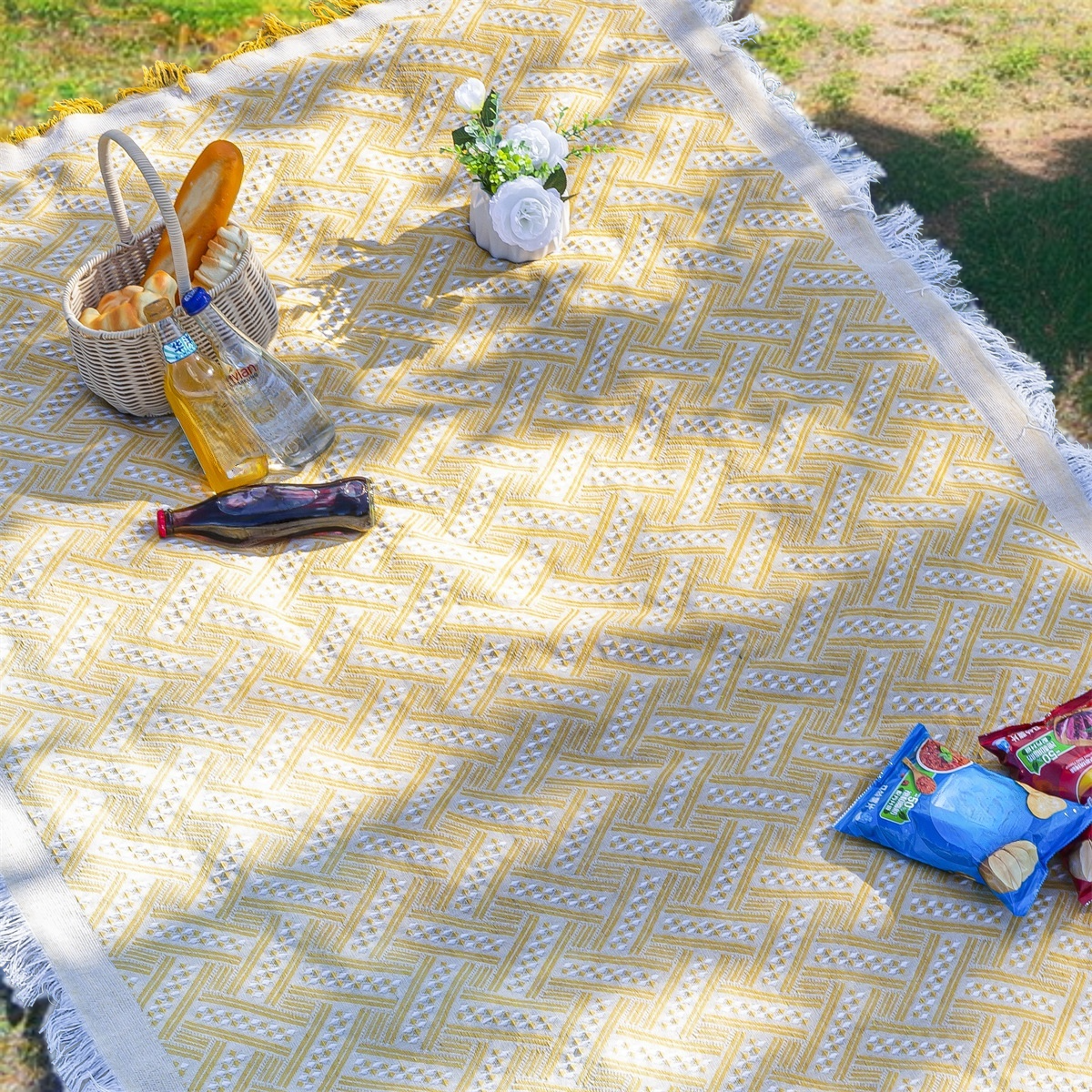 Picnic tablecloth with modern design in outdoor setting