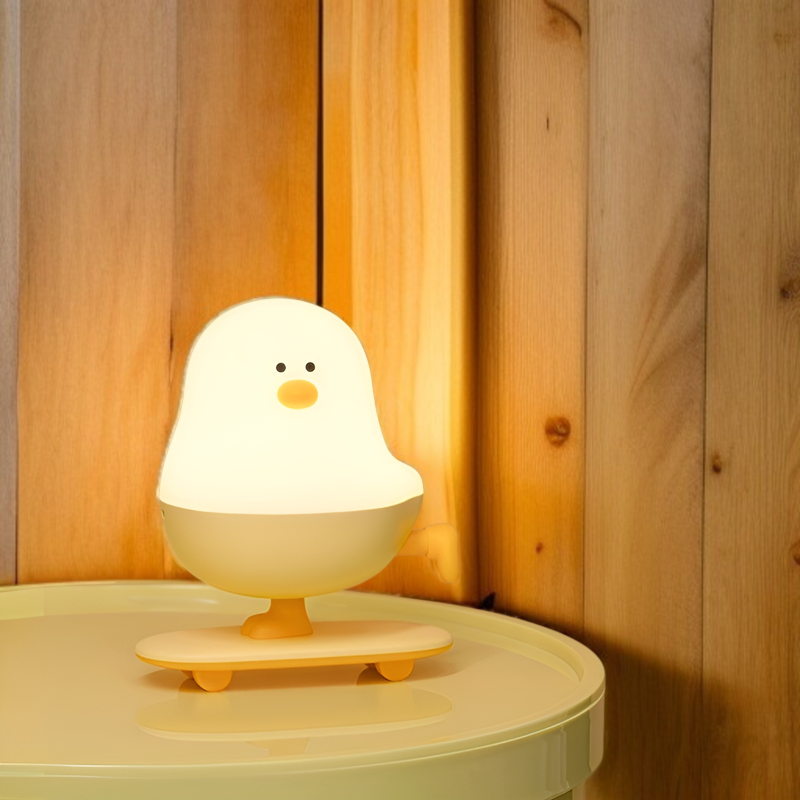 Veilleuse cartoon poulet éclairant une chambre