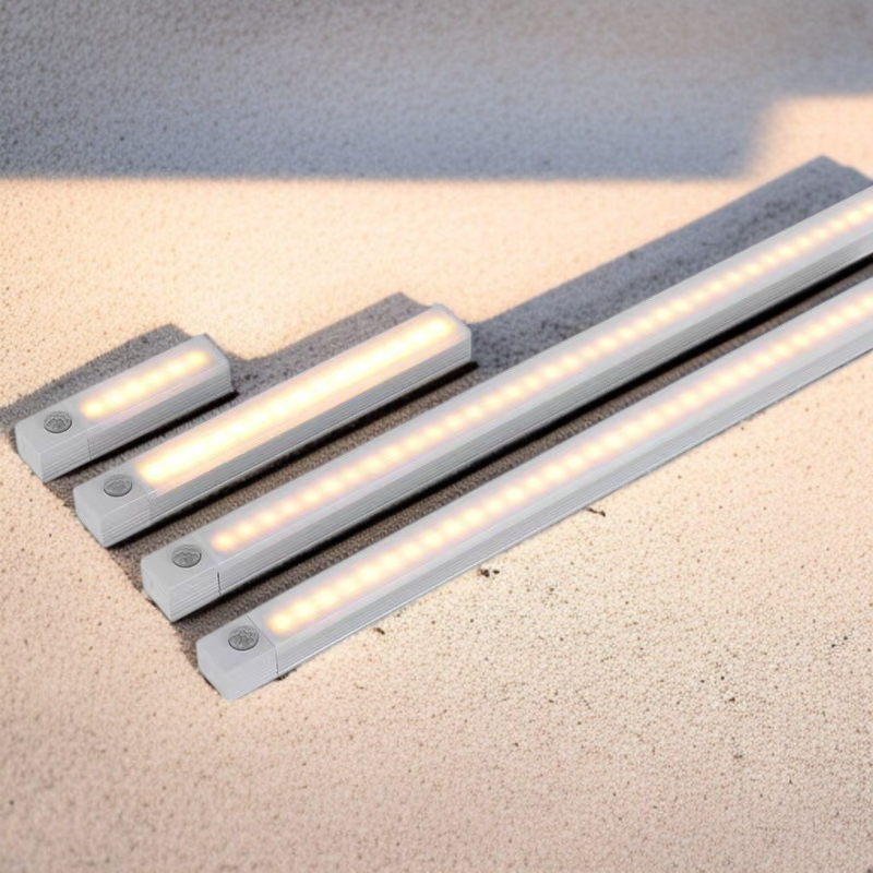 Bande d'armoire auto-adhésive avec lumière rechargeable installée dans une armoire à vin