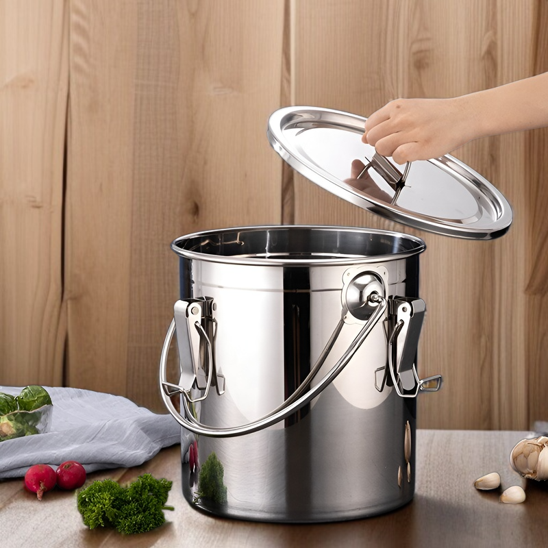 Stainless steel food container set with secure lids